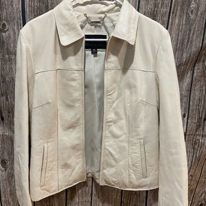 Wilson’s women’s leather coat- white- size medium